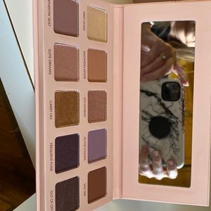 Wander beauty, suite escape eye palette